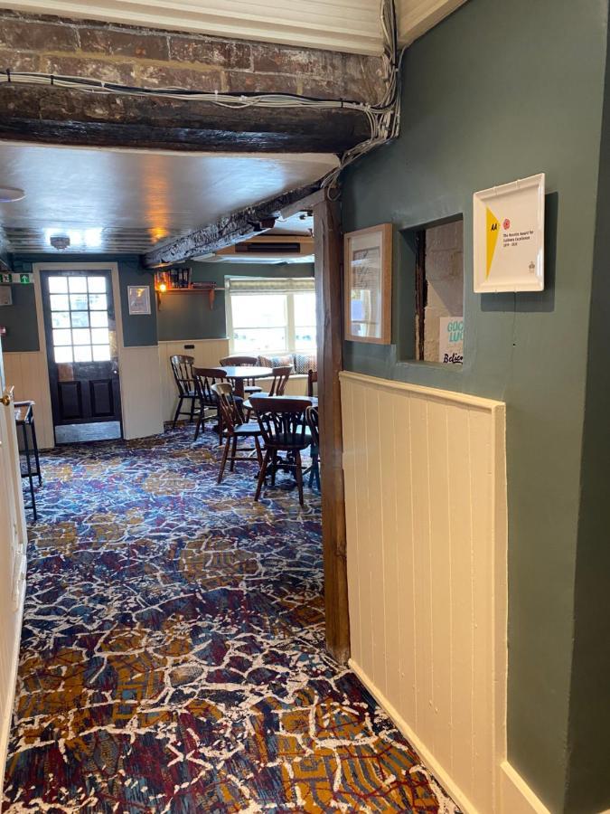 The Red Lion Cricklade Exterior foto